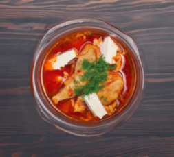 Солянка с куриными бедрышками и адыгейским сыром
