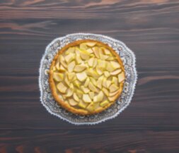 Шарлотка с тертыми яблоками