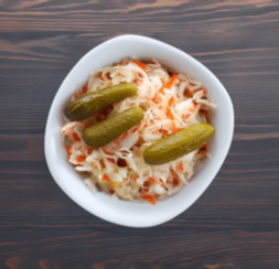 Салат из квашеной капусты с маринованными огурцами