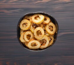 Яблочные колечки в кляре с орехами