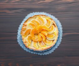 Шарлотка с яблоками и мандаринами