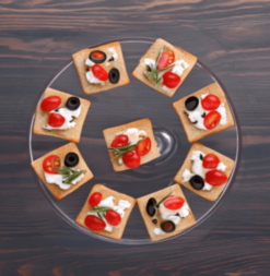 Сырное канапе с помидорами и оливками