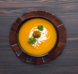 Тыквенный суп с кокосовым молоком и яблочным чатни